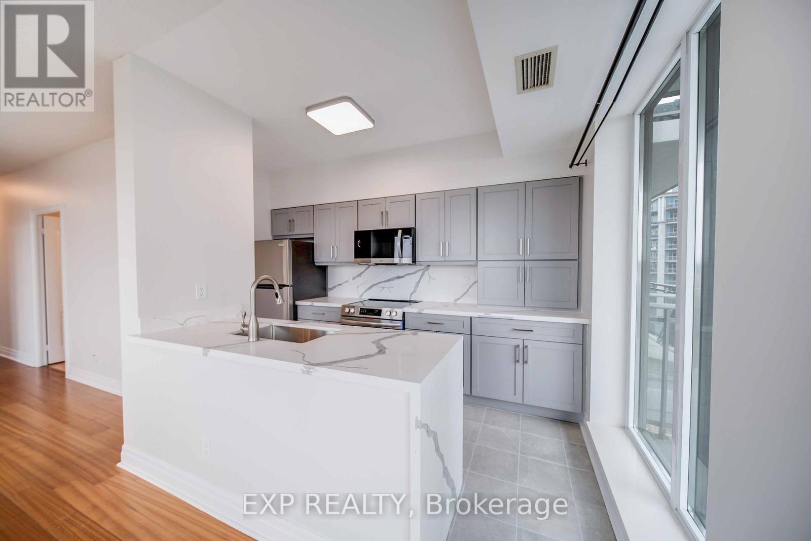 1003 - 2119 Lakeshore Boulevard W, Toronto (Mimico), ON - Indoor Photo Showing Kitchen With Double Sink