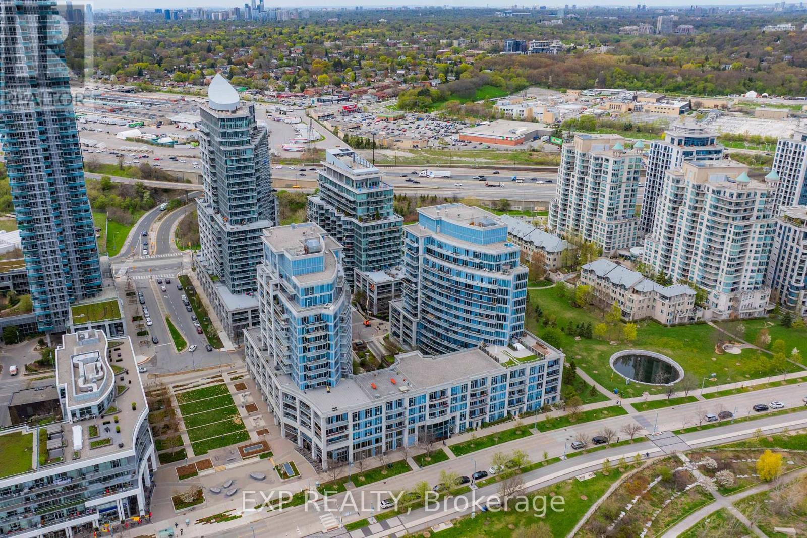 1003 - 2119 Lakeshore Boulevard W, Toronto (Mimico), ON - Outdoor With View