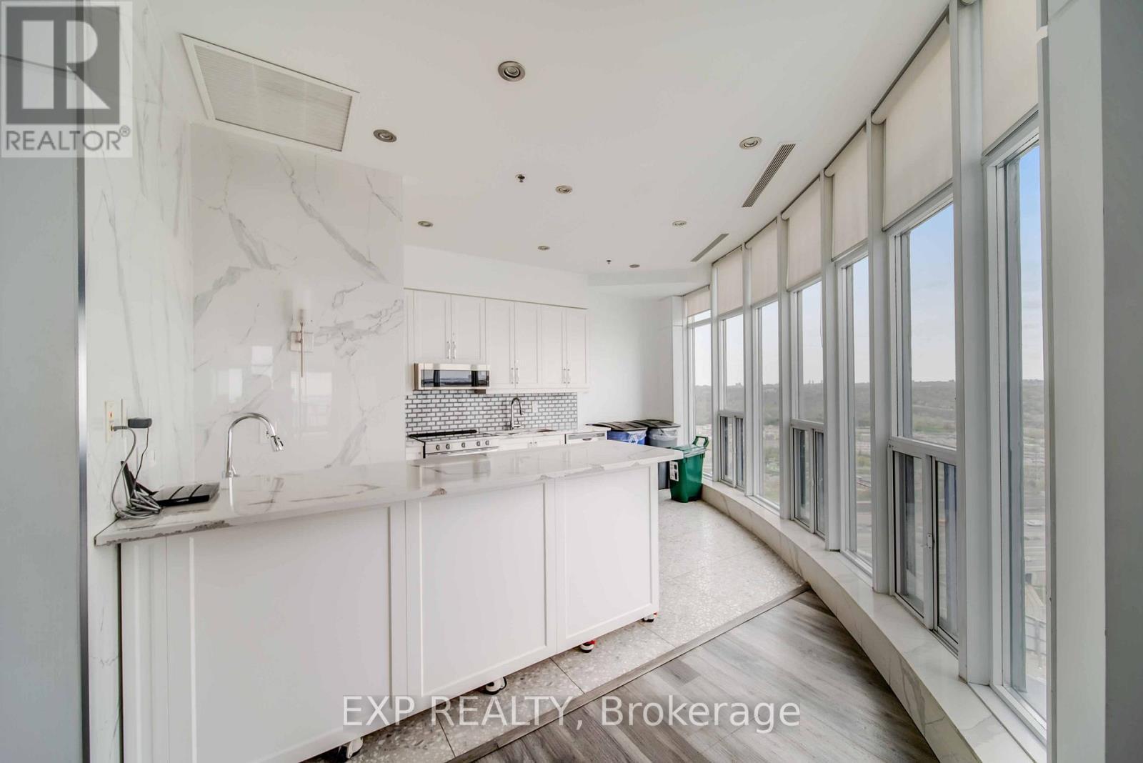 1003 - 2119 Lakeshore Boulevard W, Toronto (Mimico), ON - Indoor