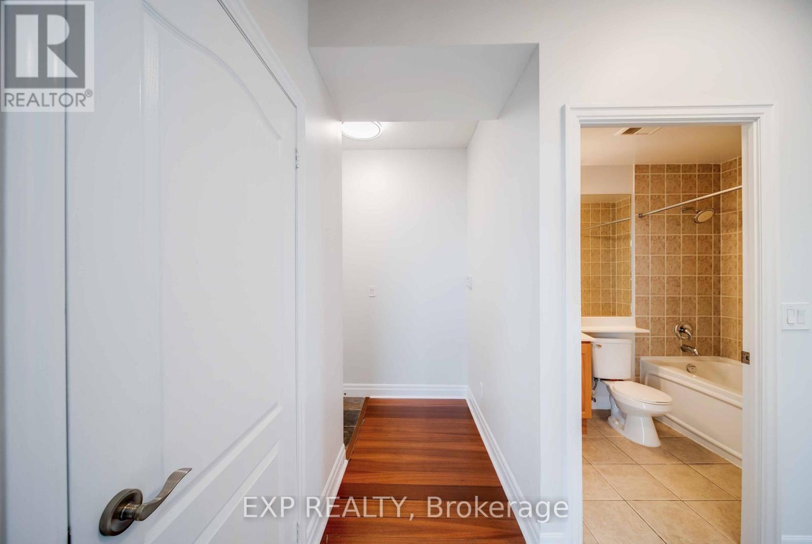 1003 - 2119 Lakeshore Boulevard W, Toronto (Mimico), ON - Indoor Photo Showing Bathroom