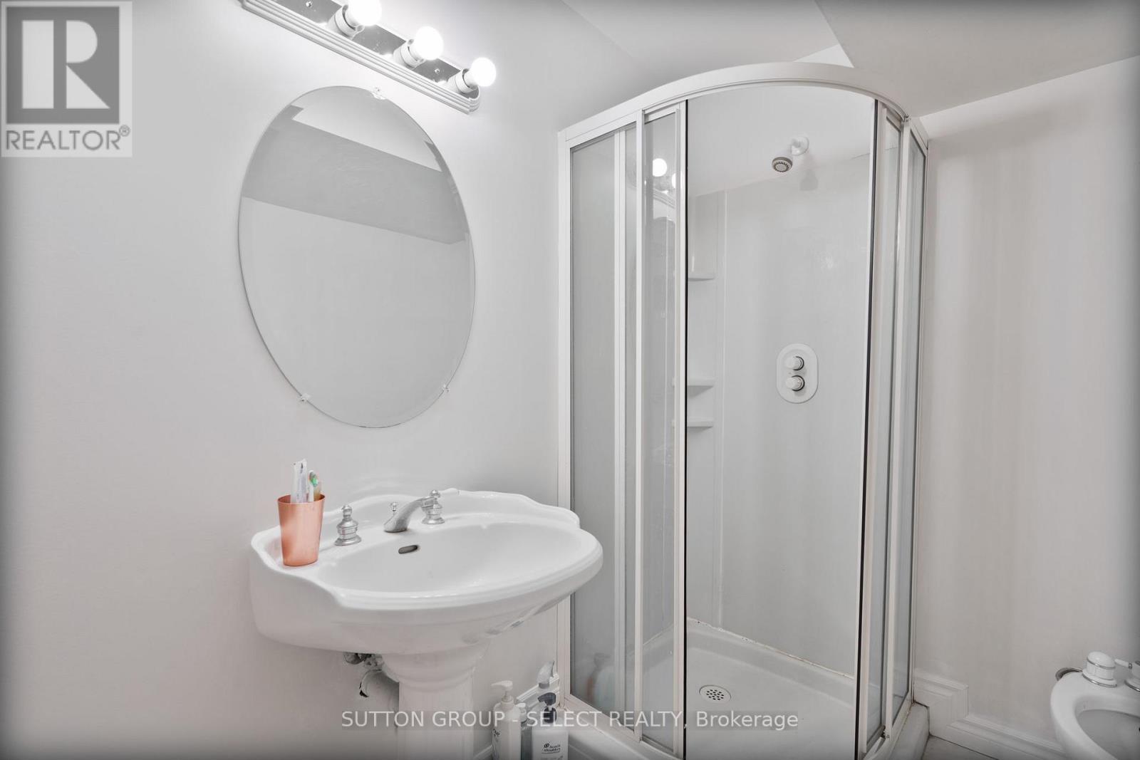 9 Ullswater Crescent, London North (North A), ON - Indoor Photo Showing Bathroom