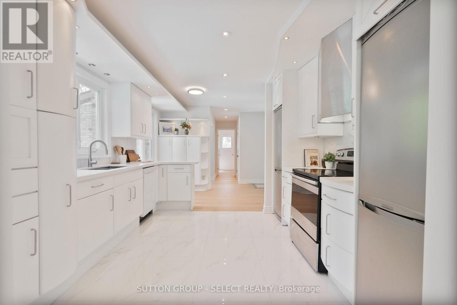 9 Ullswater Crescent, London North (North A), ON - Indoor Photo Showing Kitchen With Upgraded Kitchen