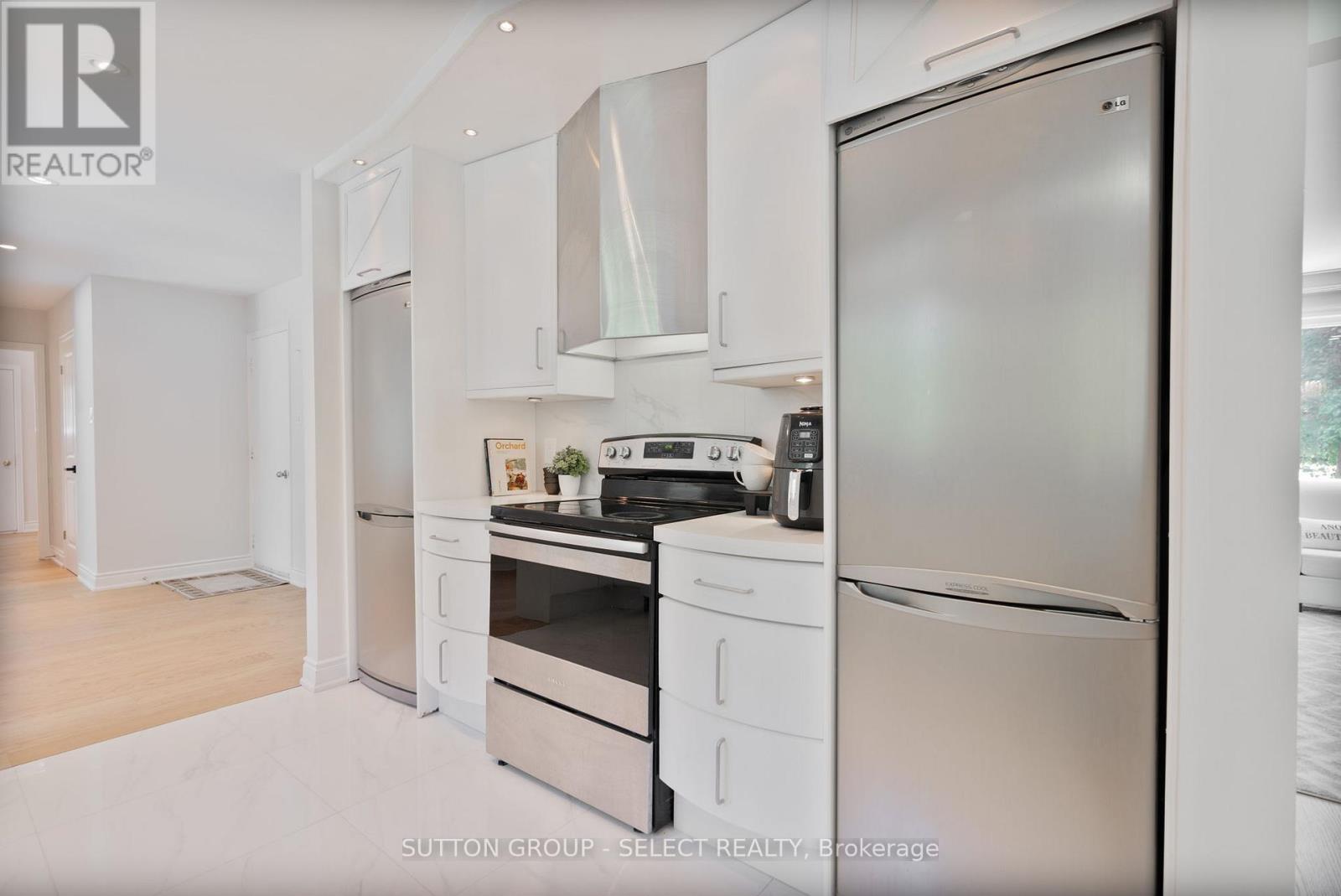9 Ullswater Crescent, London North (North A), ON - Indoor Photo Showing Kitchen