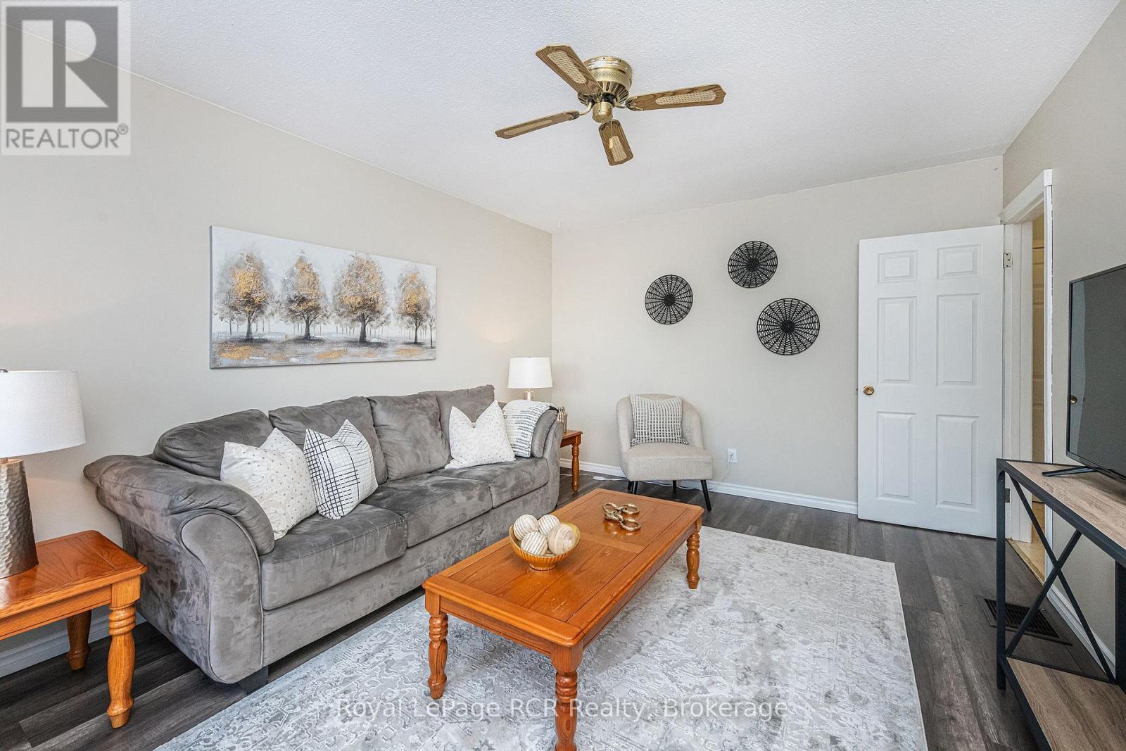 37 Centre Street, Orangeville, ON - Indoor Photo Showing Living Room