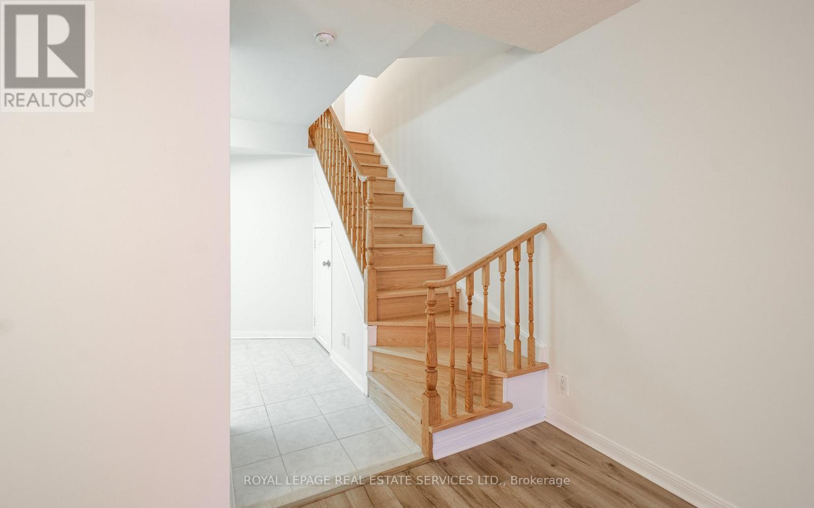 1306 - 28 Sommerset Way, Toronto, ON - Indoor Photo Showing Other Room