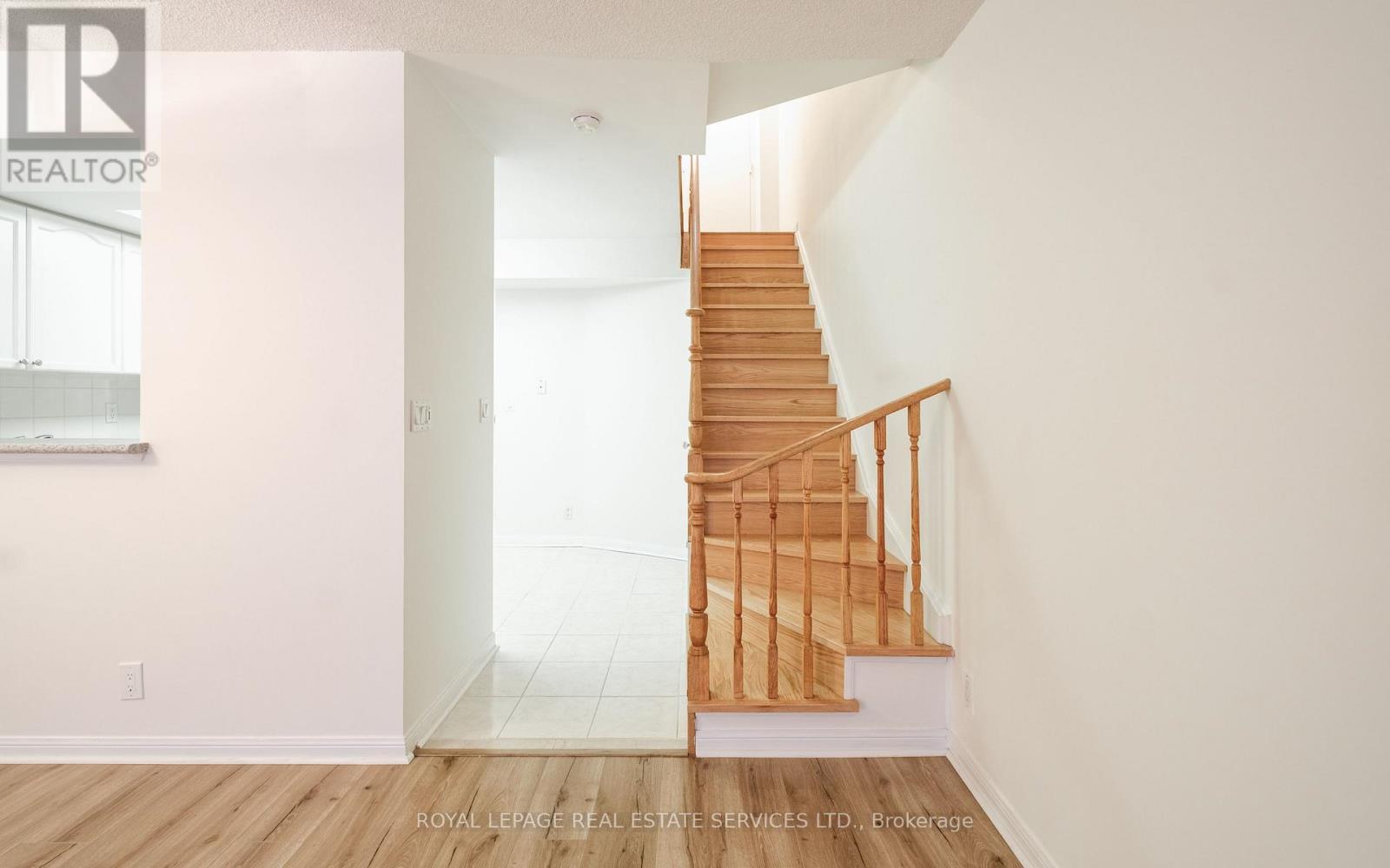 1306 - 28 Sommerset Way, Toronto, ON - Indoor Photo Showing Other Room