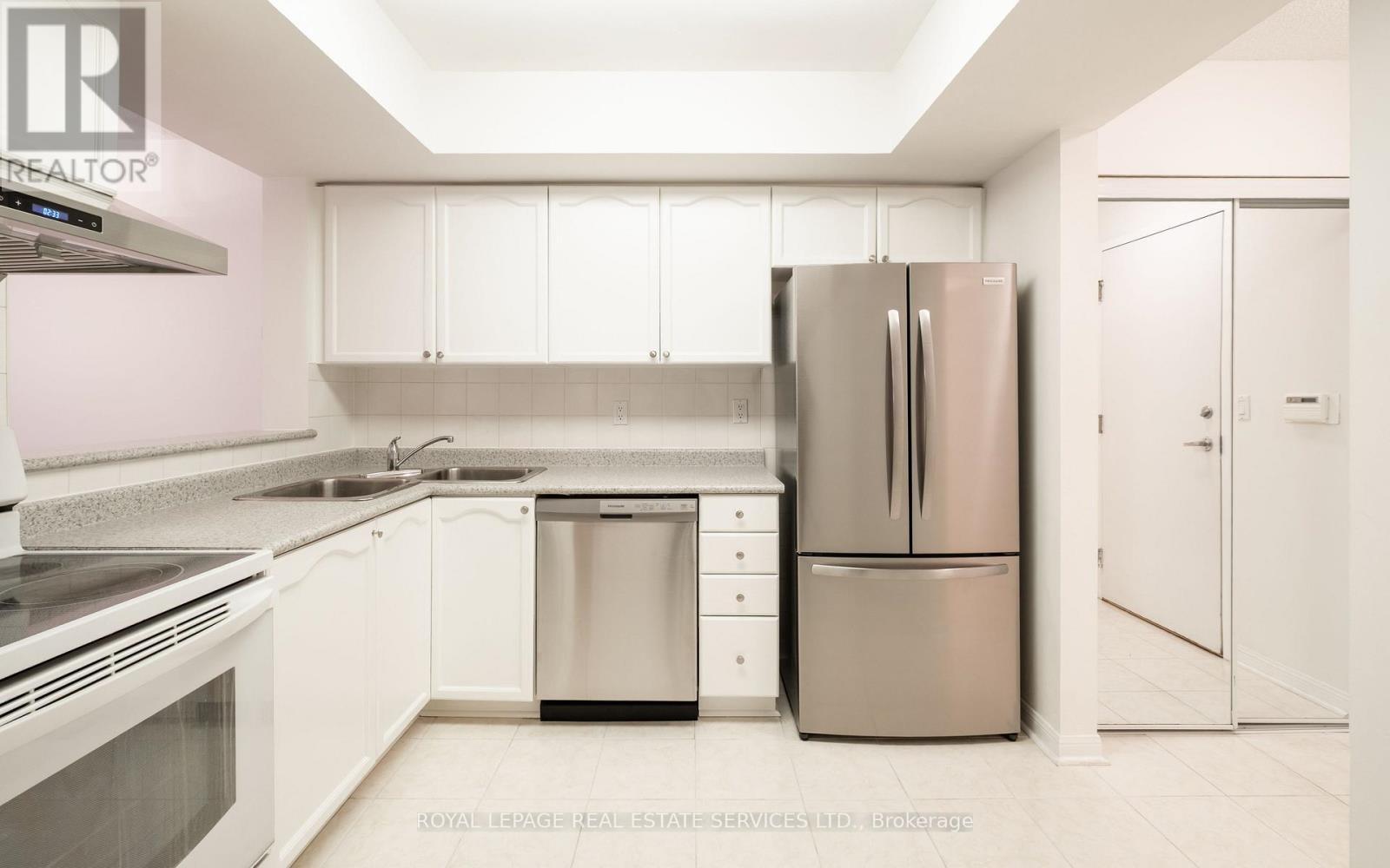 1306 - 28 Sommerset Way, Toronto, ON - Indoor Photo Showing Kitchen With Stainless Steel Kitchen