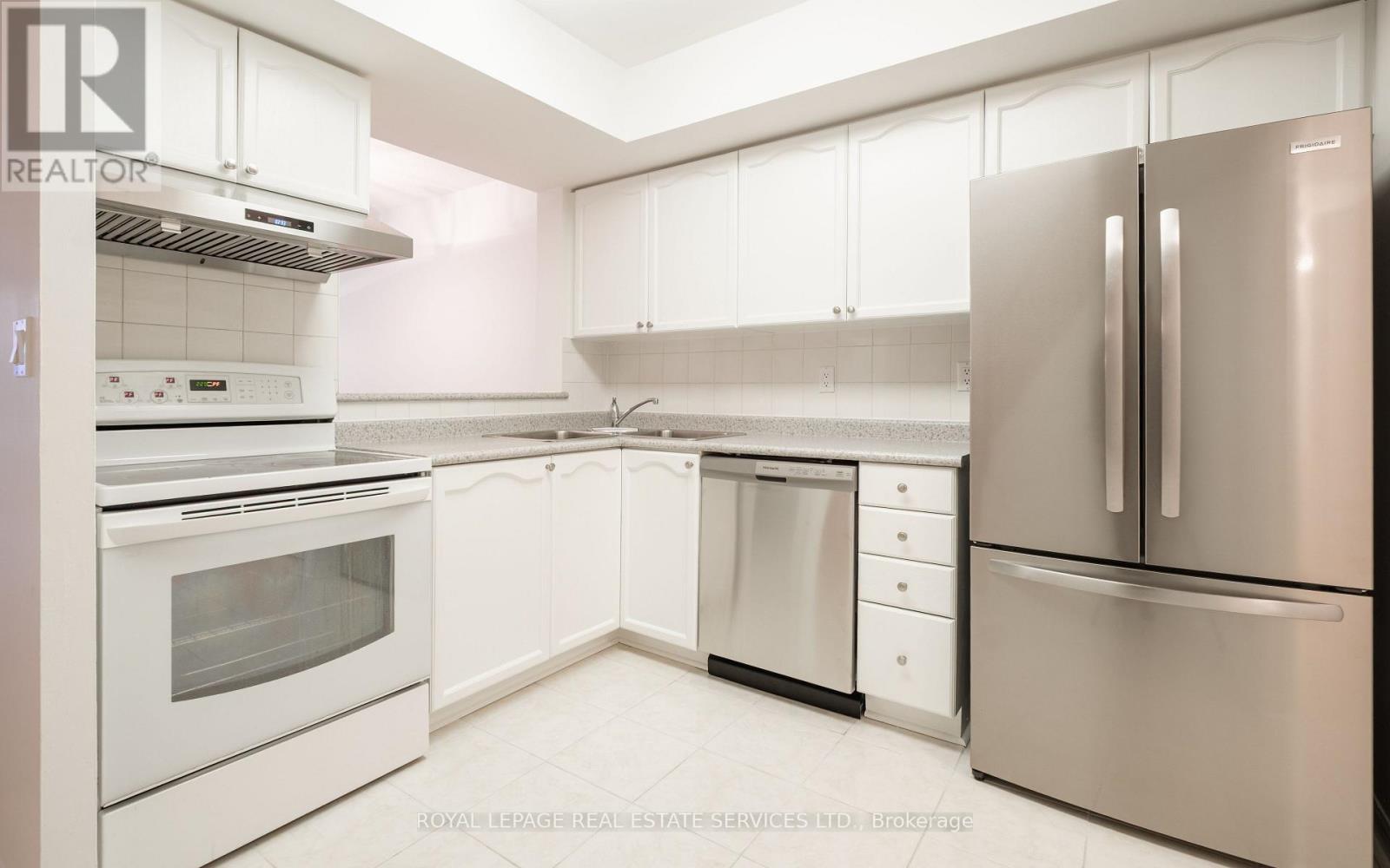 1306 - 28 Sommerset Way, Toronto, ON - Indoor Photo Showing Kitchen With Stainless Steel Kitchen