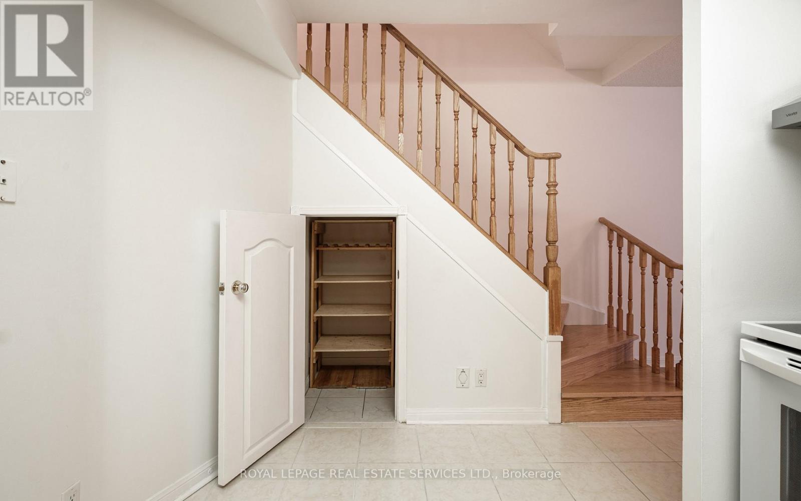 1306 - 28 Sommerset Way, Toronto, ON - Indoor Photo Showing Other Room