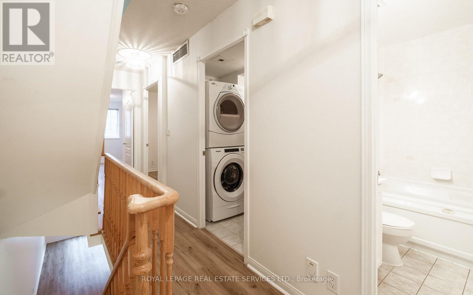 1306 - 28 Sommerset Way, Toronto, ON - Indoor Photo Showing Laundry Room