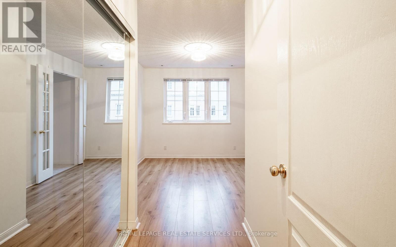 1306 - 28 Sommerset Way, Toronto, ON - Indoor Photo Showing Other Room