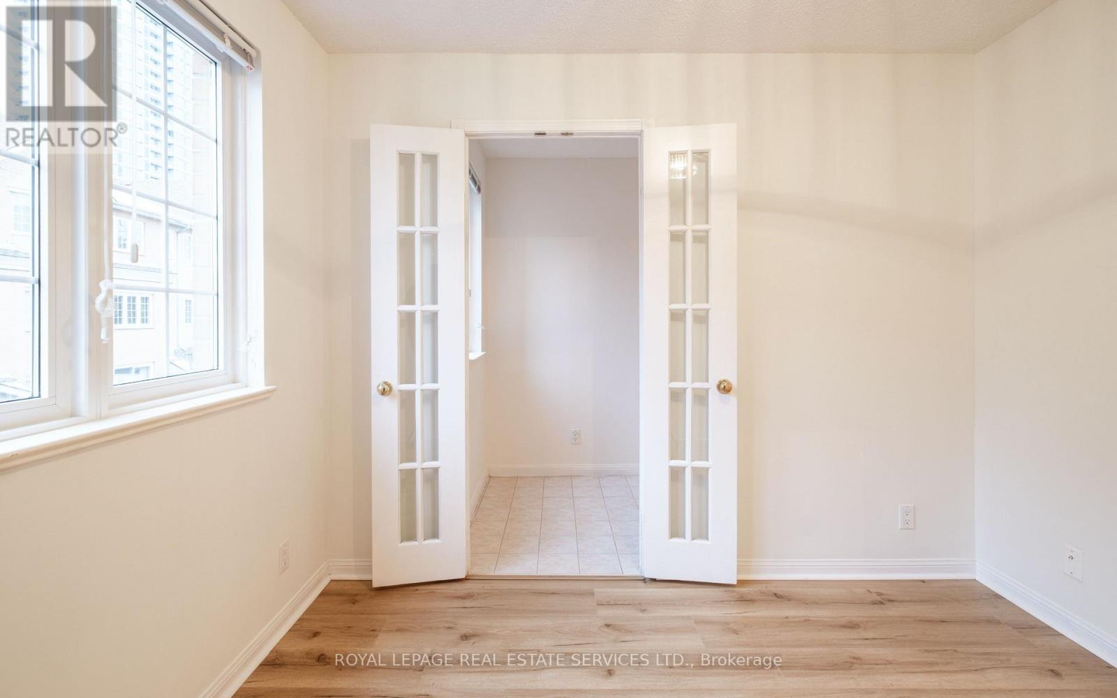 1306 - 28 Sommerset Way, Toronto, ON - Indoor Photo Showing Other Room