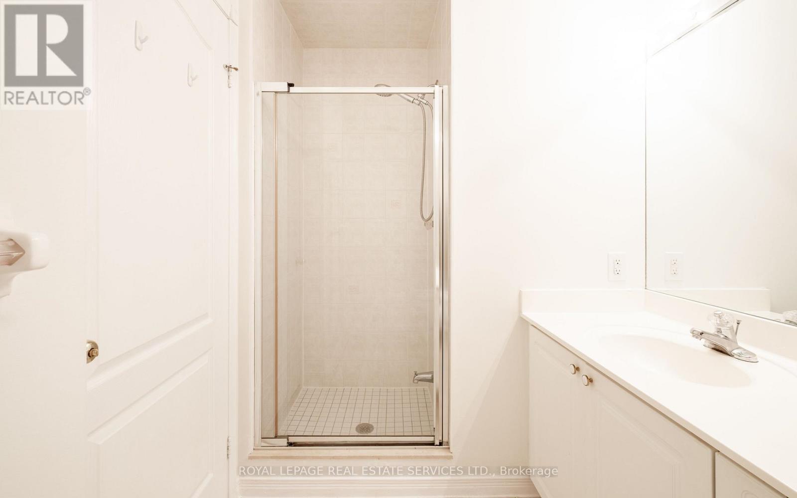 1306 - 28 Sommerset Way, Toronto, ON - Indoor Photo Showing Bathroom