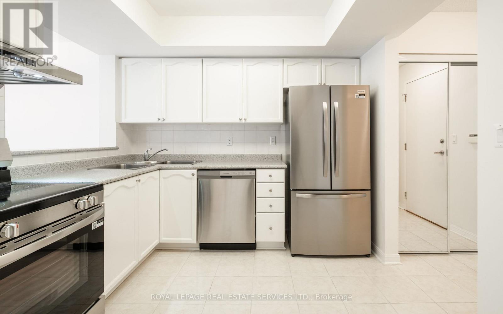 1306 - 28 Sommerset Way, Toronto, ON - Indoor Photo Showing Kitchen With Stainless Steel Kitchen With Double Sink