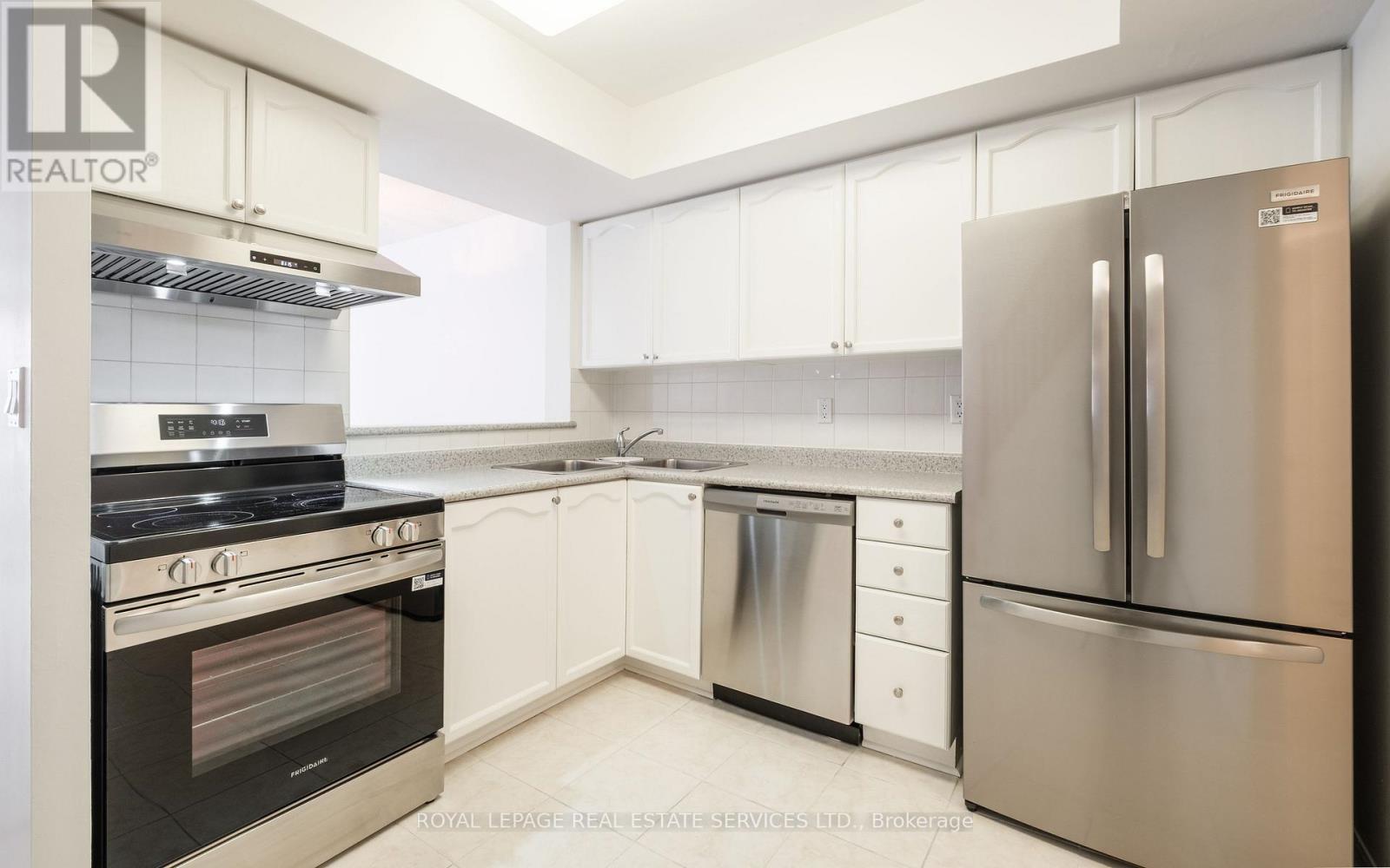 1306 - 28 Sommerset Way, Toronto, ON - Indoor Photo Showing Kitchen With Stainless Steel Kitchen With Double Sink