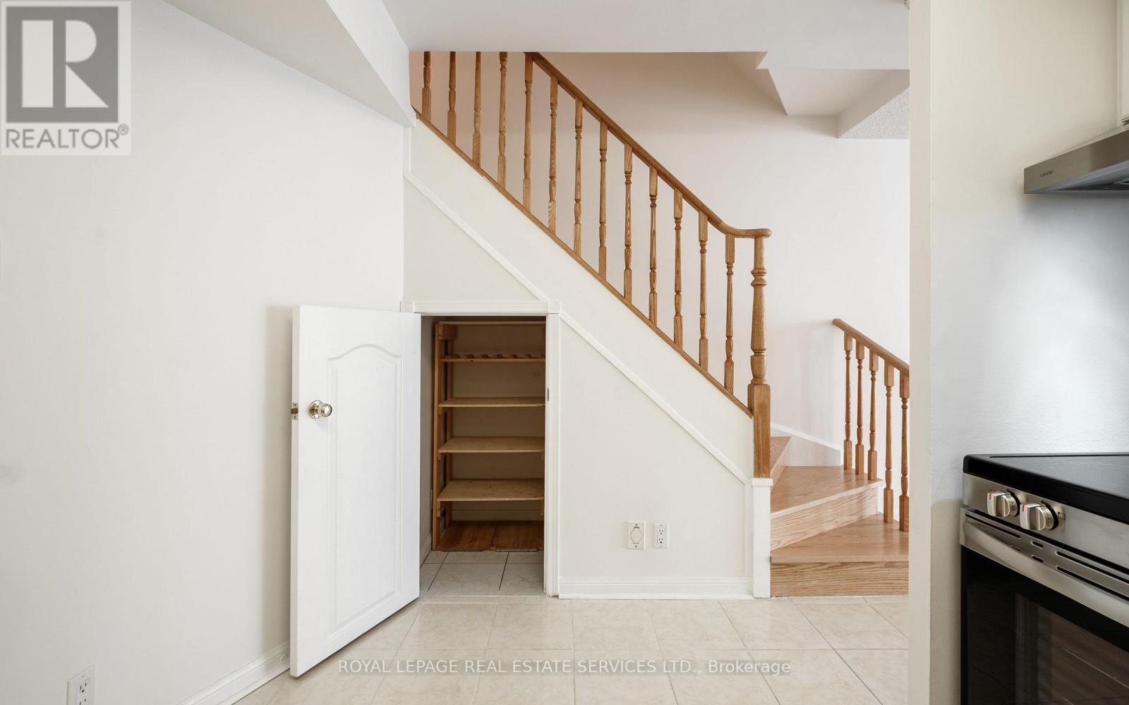 1306 - 28 Sommerset Way, Toronto, ON - Indoor Photo Showing Other Room