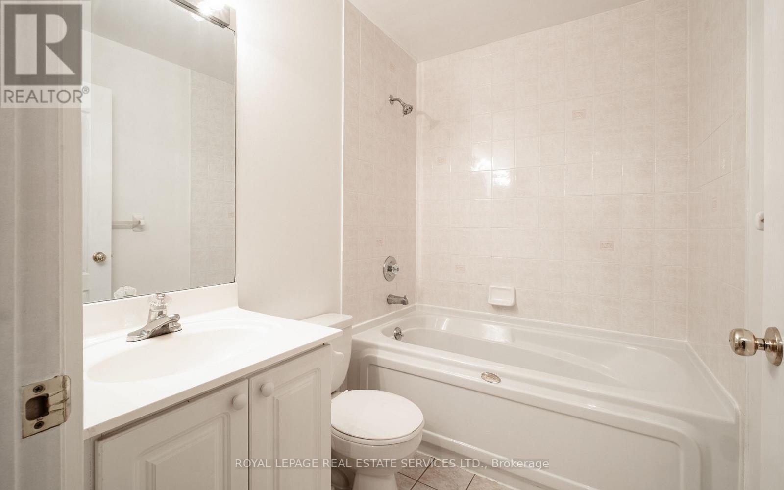 1306 - 28 Sommerset Way, Toronto, ON - Indoor Photo Showing Bathroom