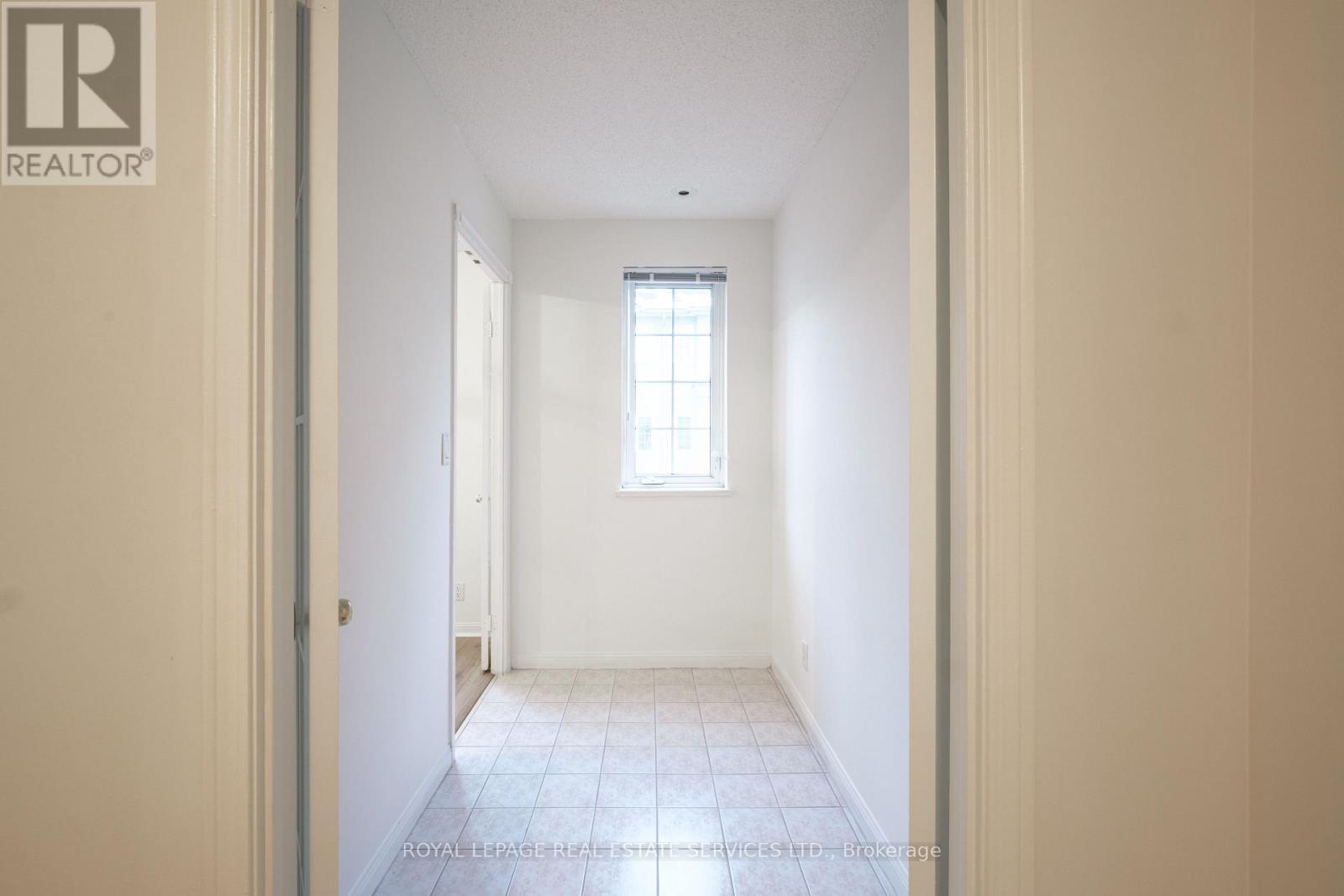 1306 - 28 Sommerset Way, Toronto, ON - Indoor Photo Showing Other Room