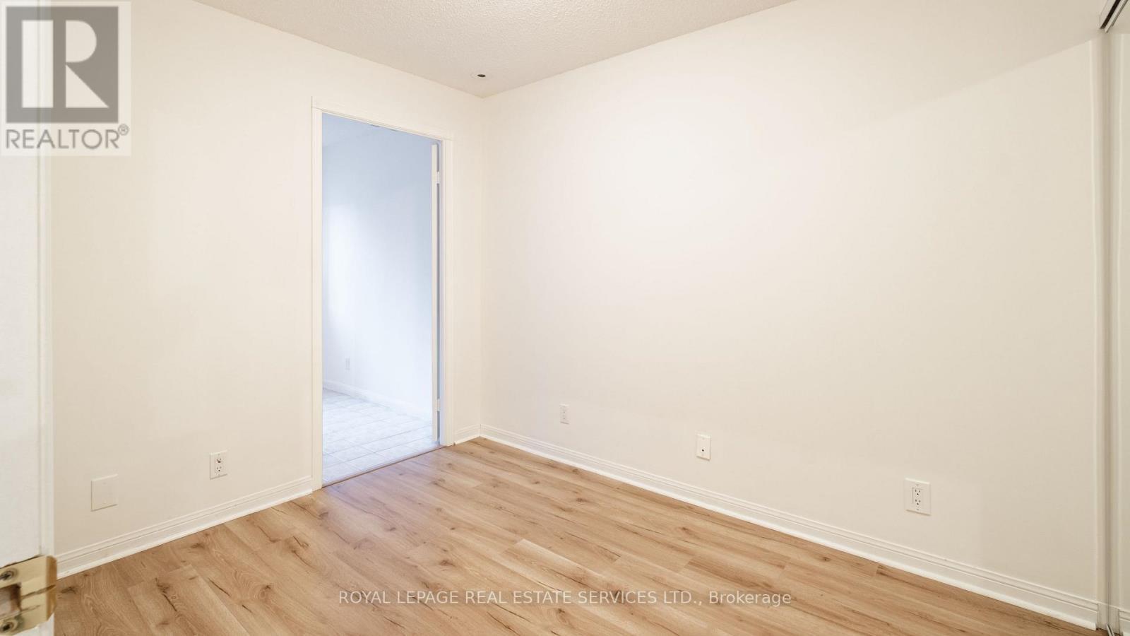 1306 - 28 Sommerset Way, Toronto, ON - Indoor Photo Showing Other Room
