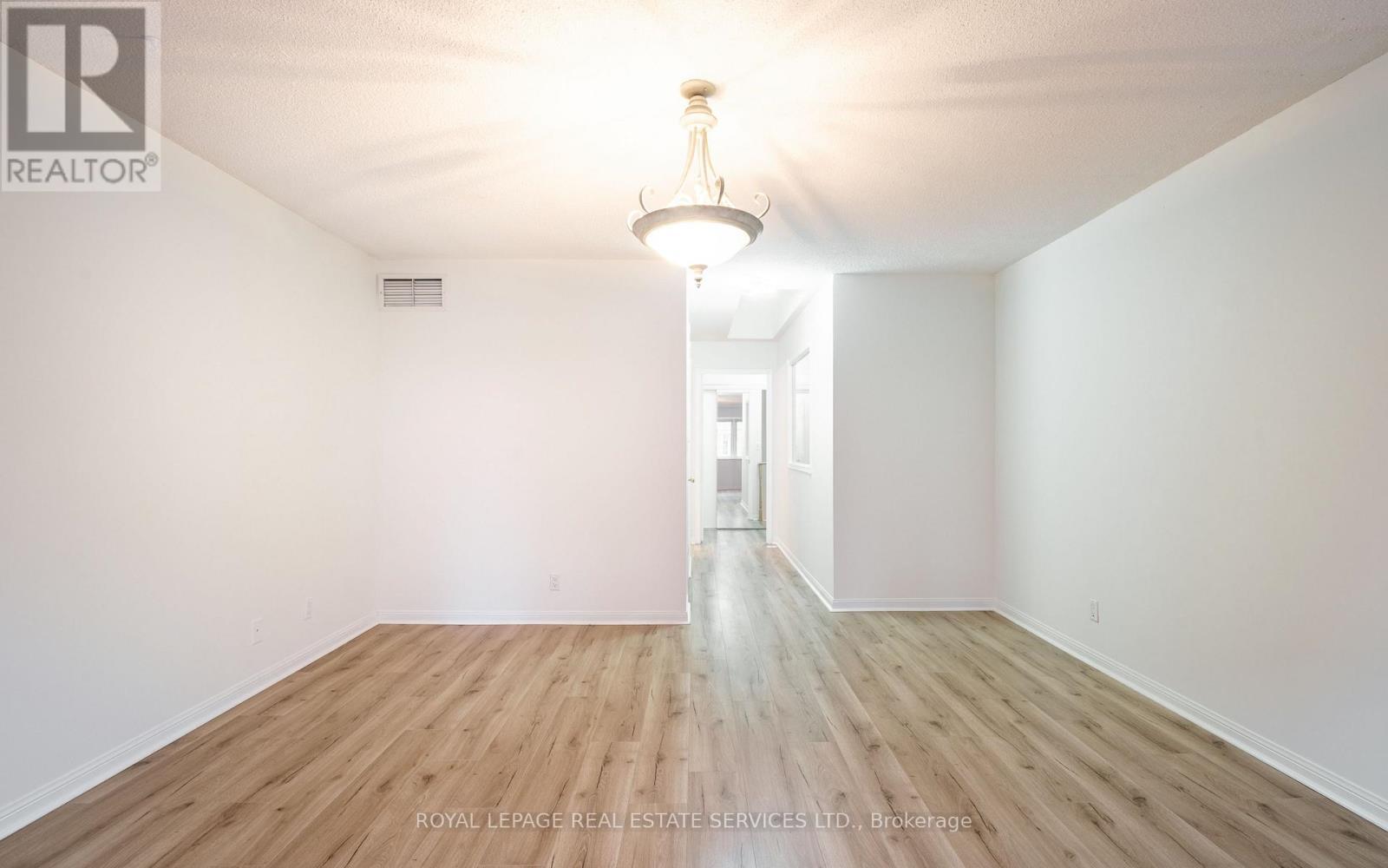 1306 - 28 Sommerset Way, Toronto, ON - Indoor Photo Showing Other Room