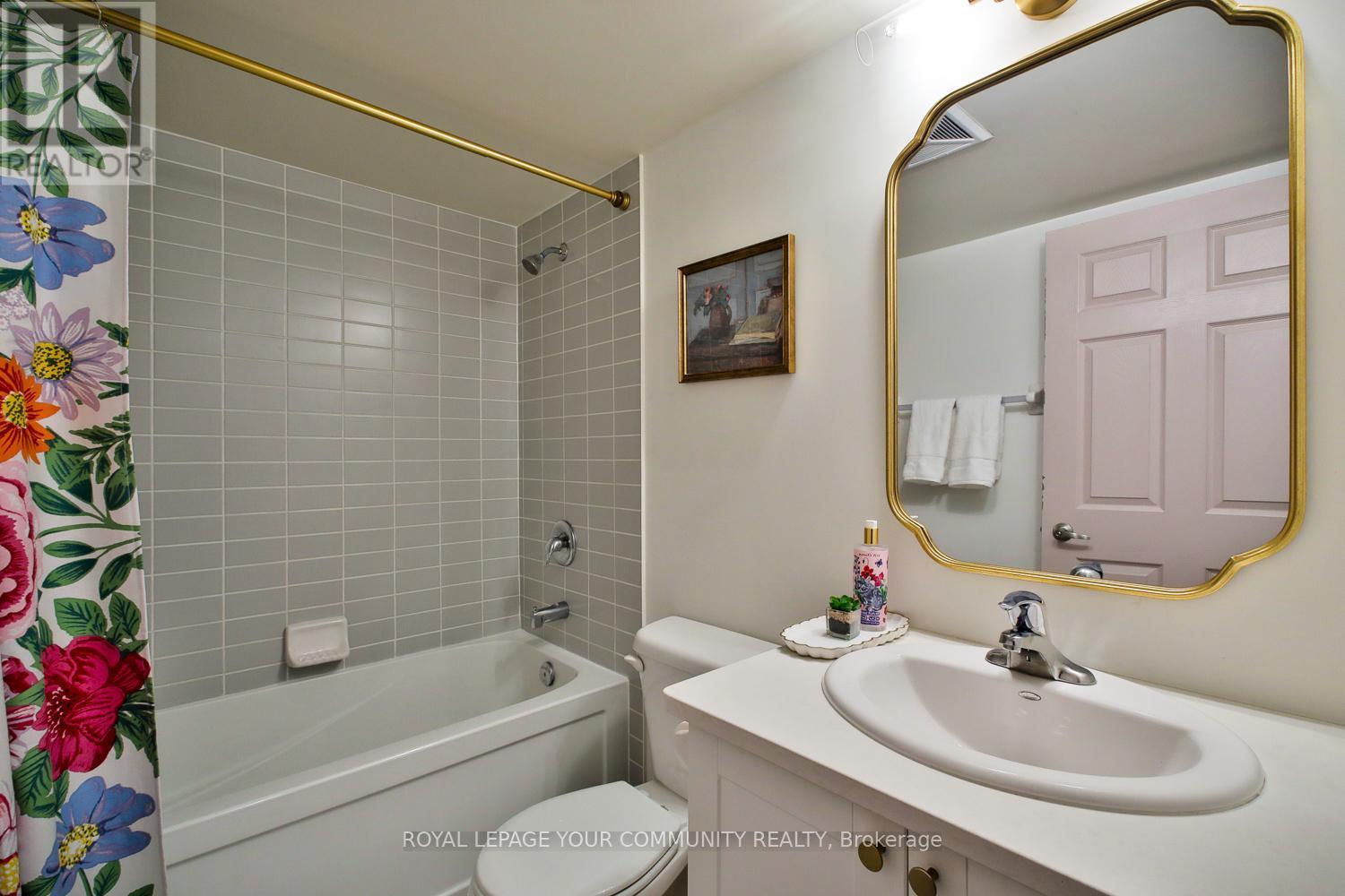 1127 - 25 Lower Simcoe Street, Toronto, ON - Indoor Photo Showing Bathroom