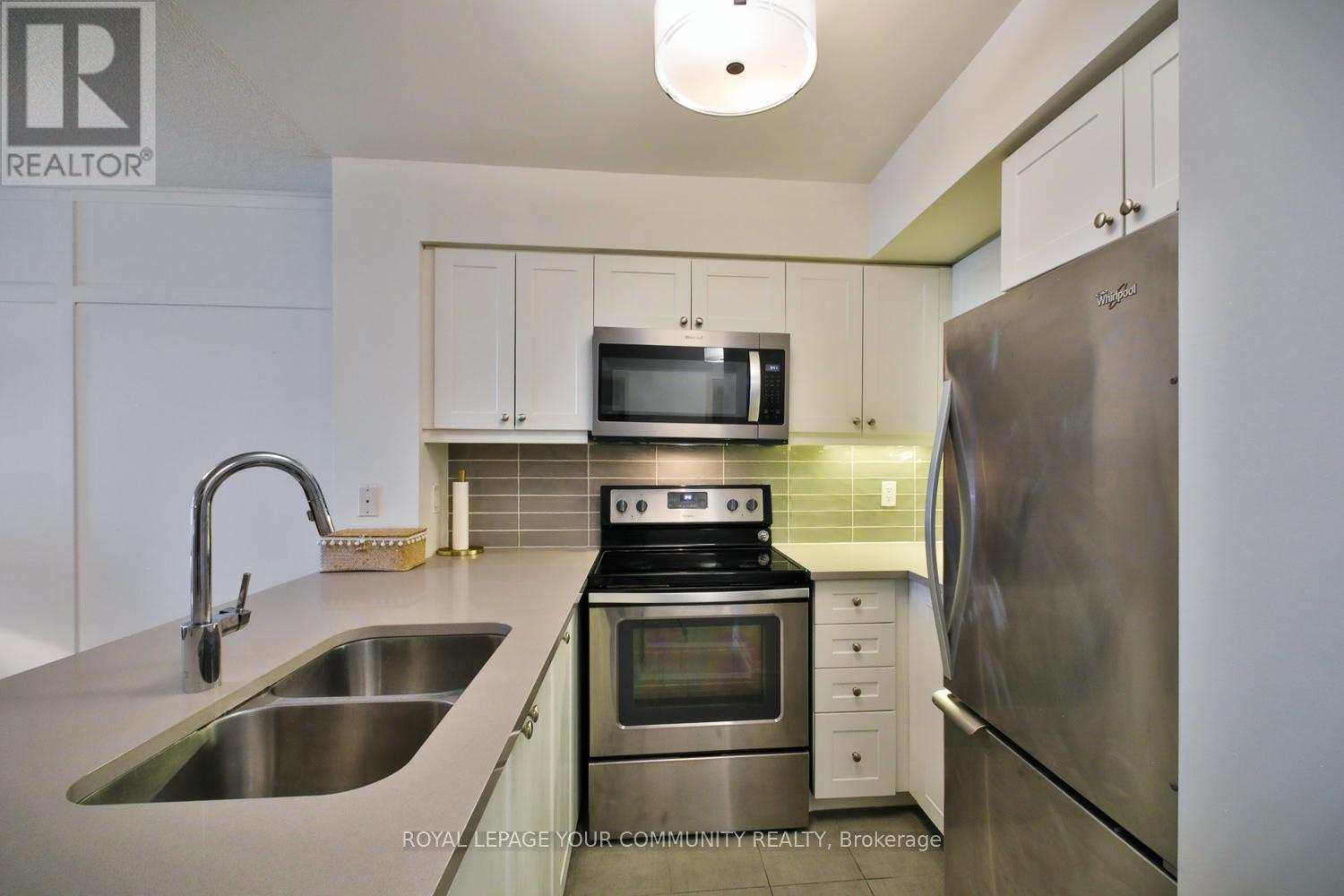 1127 - 25 Lower Simcoe Street, Toronto, ON - Indoor Photo Showing Kitchen With Double Sink
