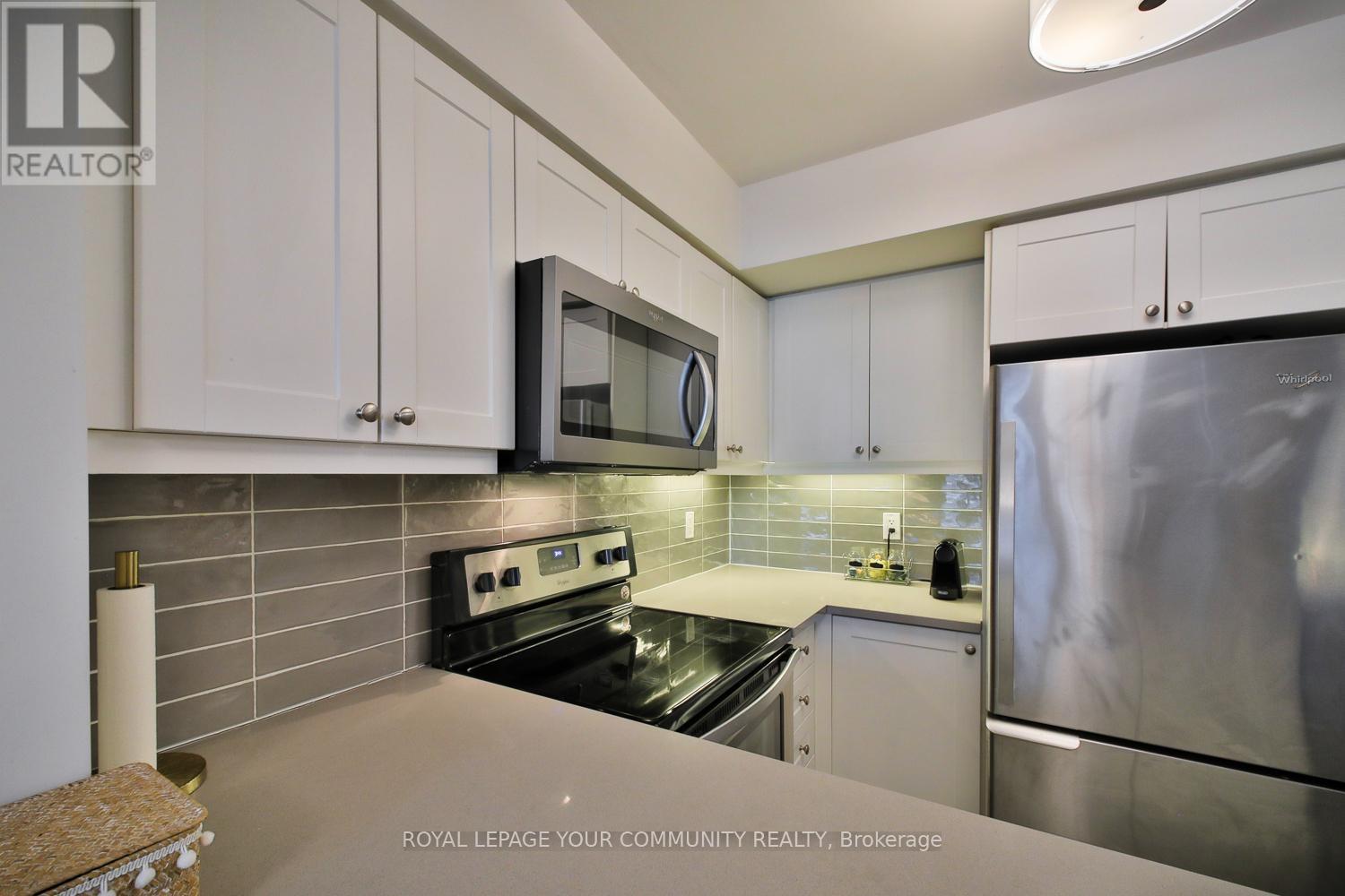 1127 - 25 Lower Simcoe Street, Toronto, ON - Indoor Photo Showing Kitchen