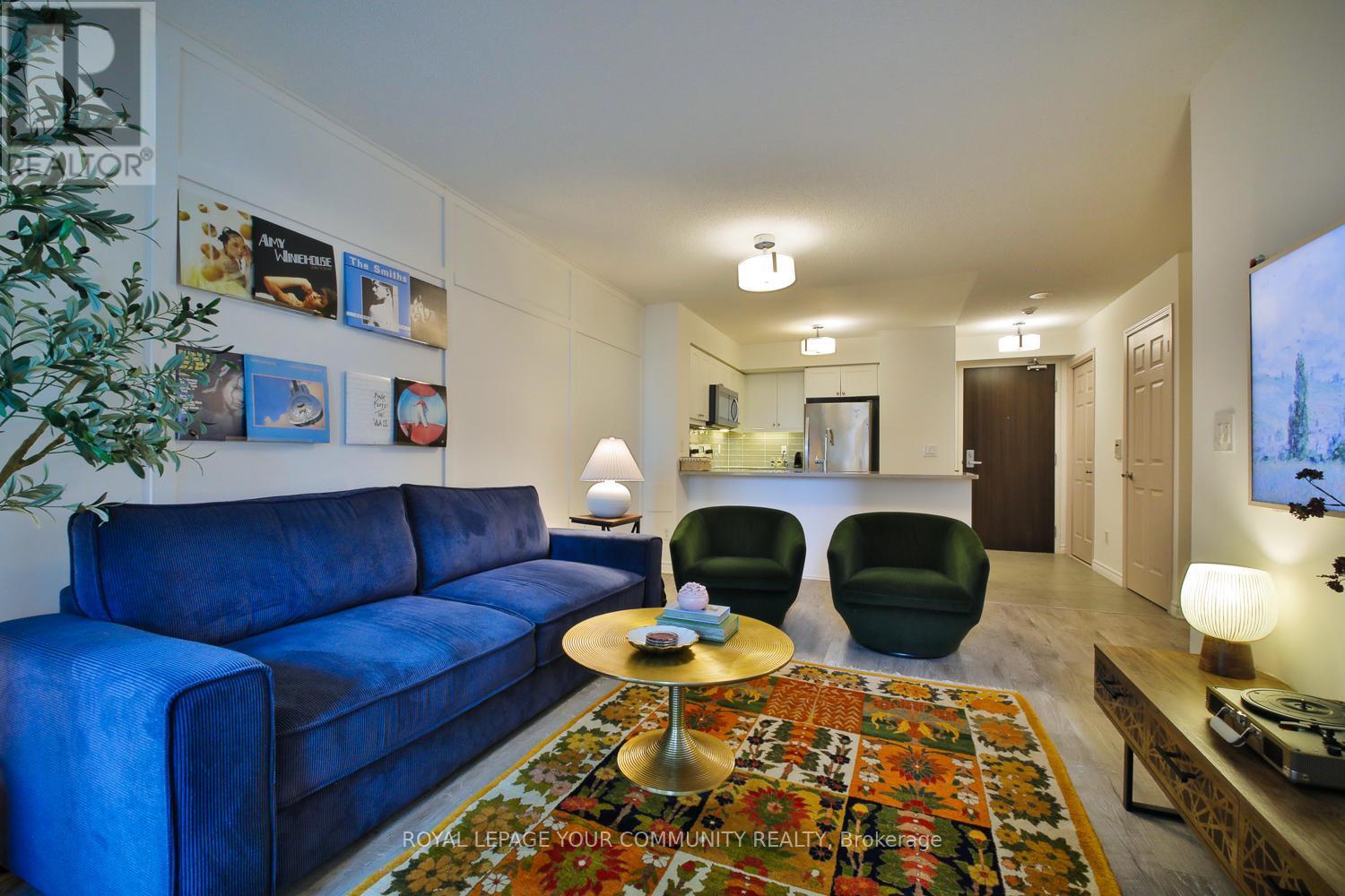 1127 - 25 Lower Simcoe Street, Toronto, ON - Indoor Photo Showing Living Room