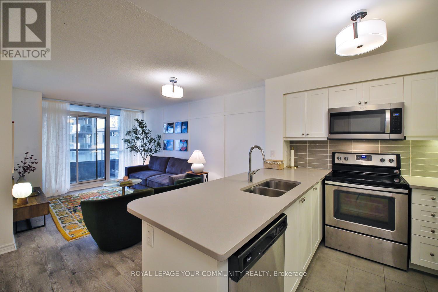 1127 - 25 Lower Simcoe Street, Toronto, ON - Indoor Photo Showing Kitchen With Double Sink