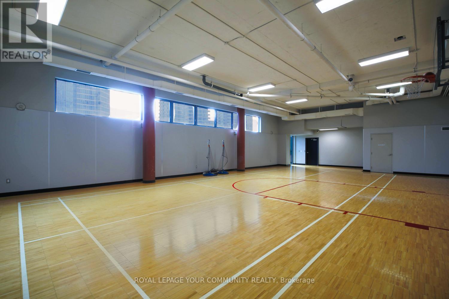 1127 - 25 Lower Simcoe Street, Toronto, ON - Indoor Photo Showing Garage