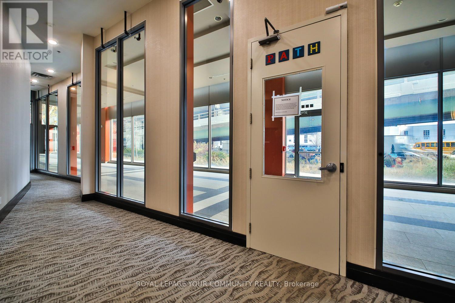 1127 - 25 Lower Simcoe Street, Toronto, ON - Indoor Photo Showing Other Room