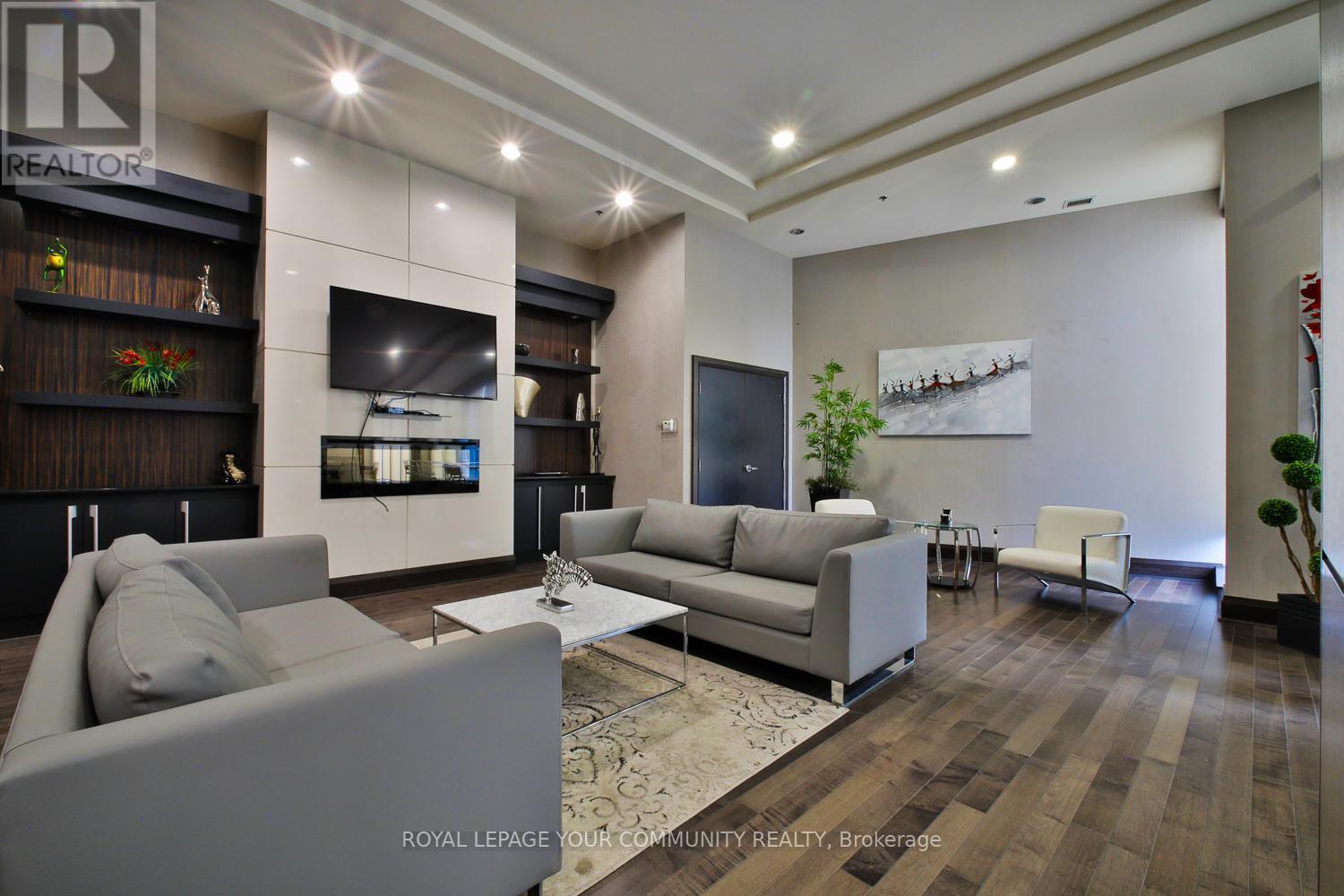 1127 - 25 Lower Simcoe Street, Toronto, ON - Indoor Photo Showing Living Room