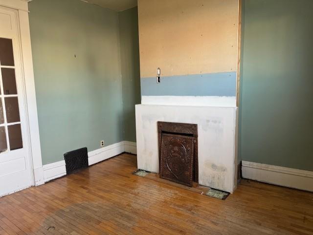 136 Dease Street, Thunder Bay, ON - Indoor Photo Showing Other Room With Fireplace