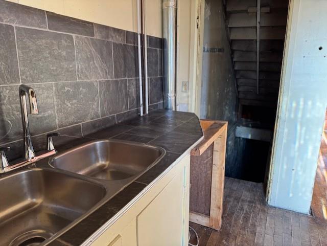 136 Dease Street, Thunder Bay, ON - Indoor Photo Showing Kitchen With Double Sink