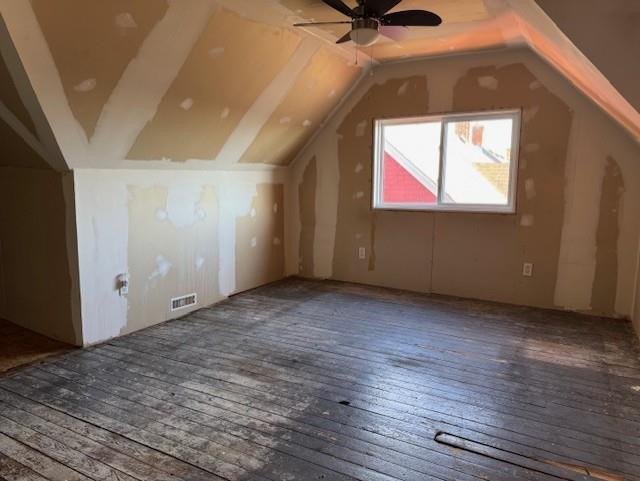 136 Dease Street, Thunder Bay, ON - Indoor Photo Showing Other Room