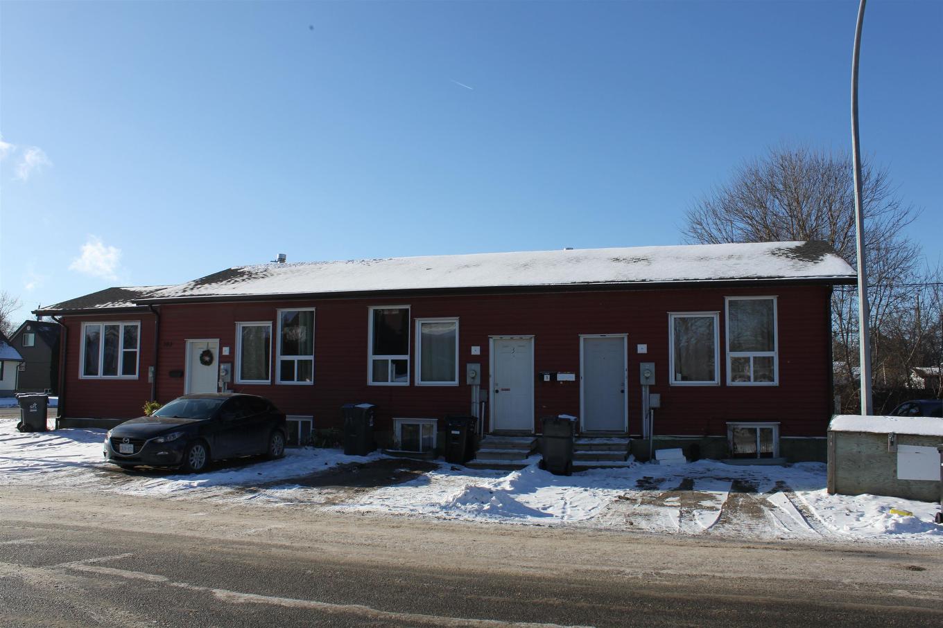 303 Frederica Street W, Thunder Bay, ON - Outdoor With Facade