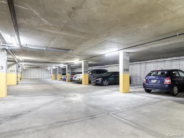 Garage - 705-10150 Place De L'Acadie, Montréal (Ahuntsic-Cartierville), QC - Indoor Photo Showing Garage
