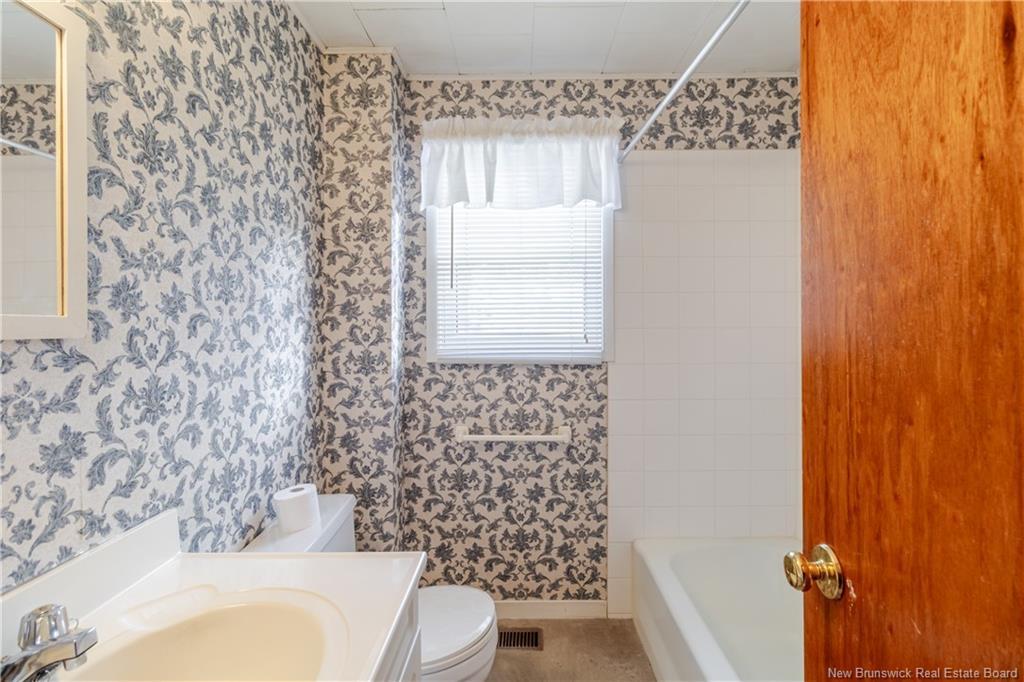 15 Floral Ave, Fredericton, NB