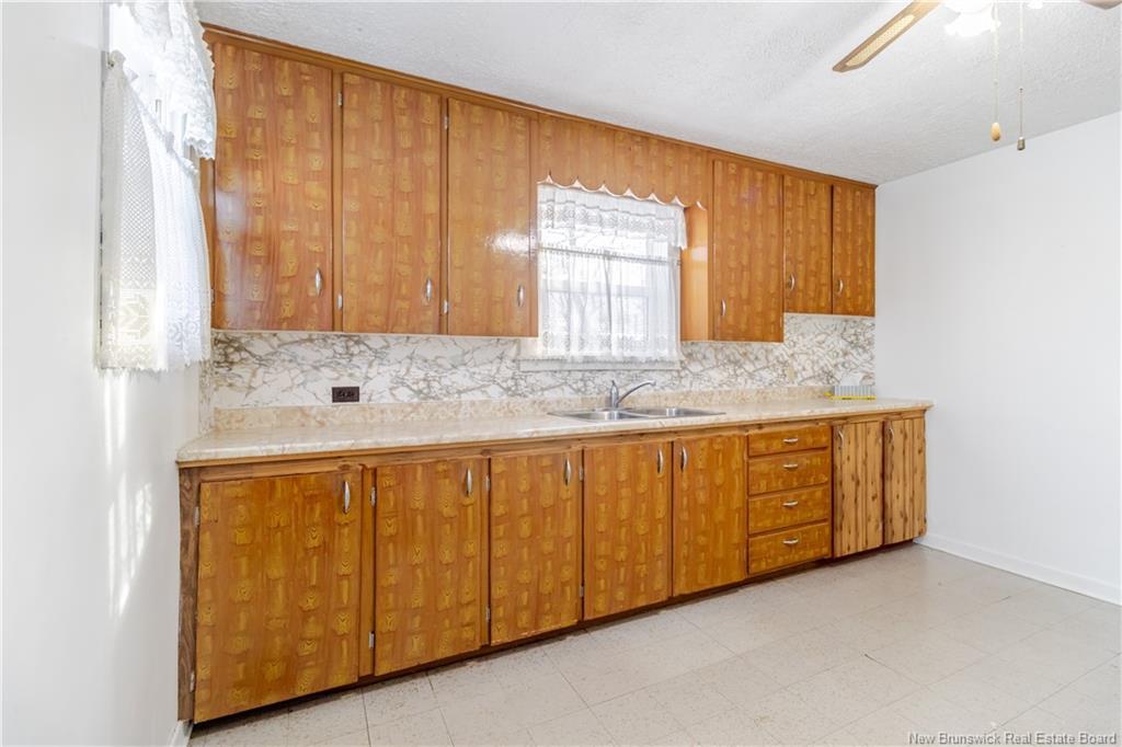 15 Floral Ave, Fredericton, NB