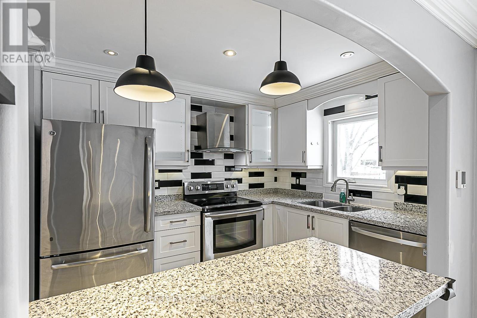 53 Miley Drive, Markham, ON - Indoor Photo Showing Kitchen With Double Sink With Upgraded Kitchen