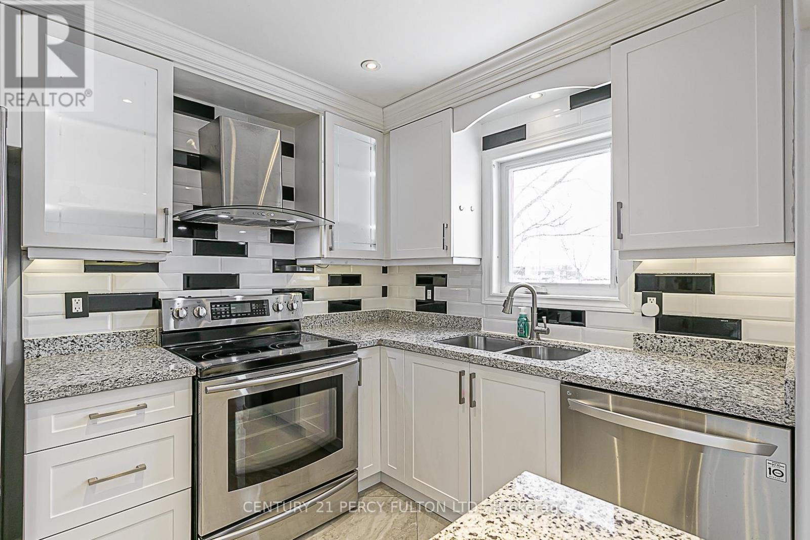 53 Miley Drive, Markham, ON - Indoor Photo Showing Kitchen With Double Sink With Upgraded Kitchen