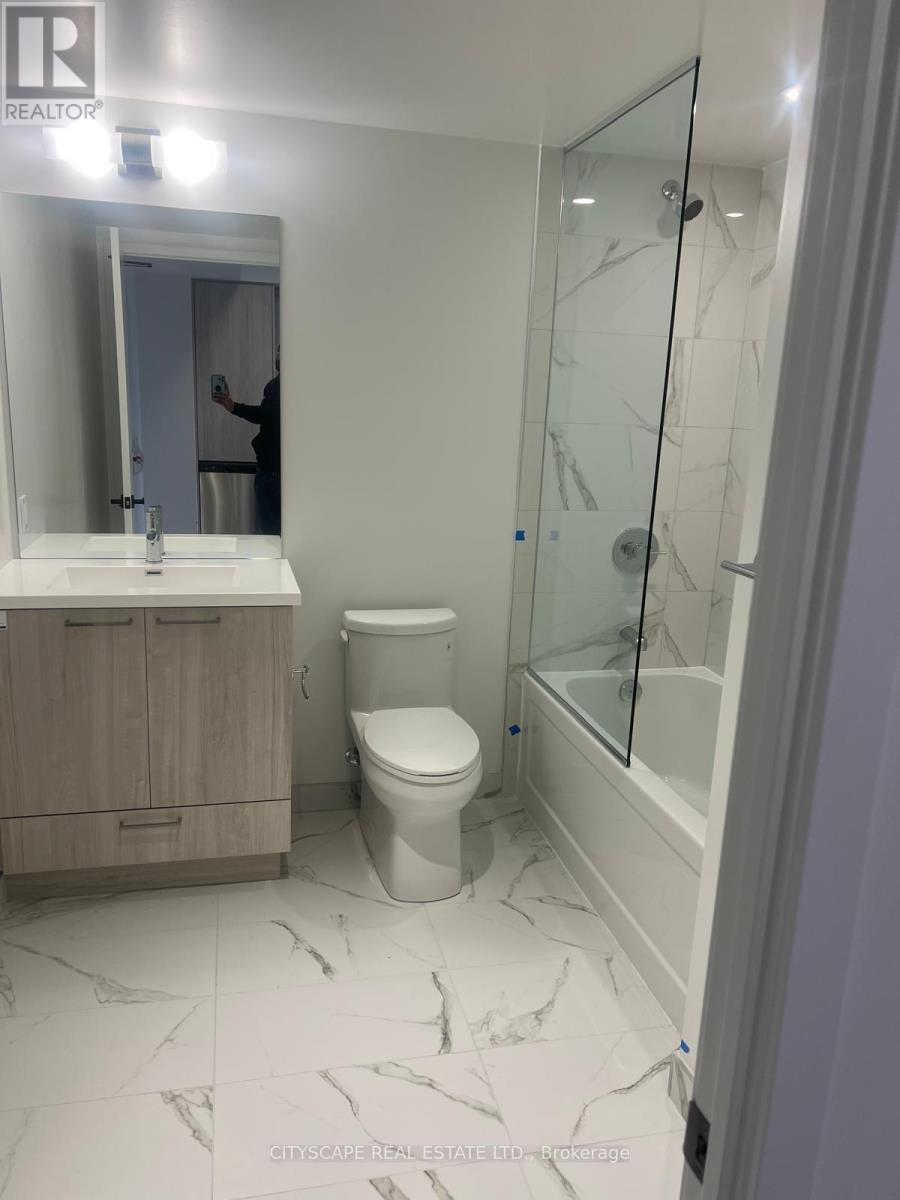 195 Commerce Street, Vaughan, ON - Indoor Photo Showing Bathroom