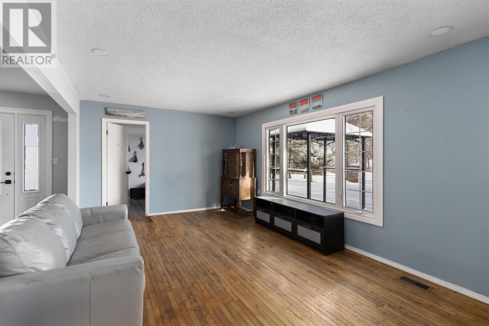 3 Hecla St, Bruce Mines, ON - Indoor Photo Showing Living Room