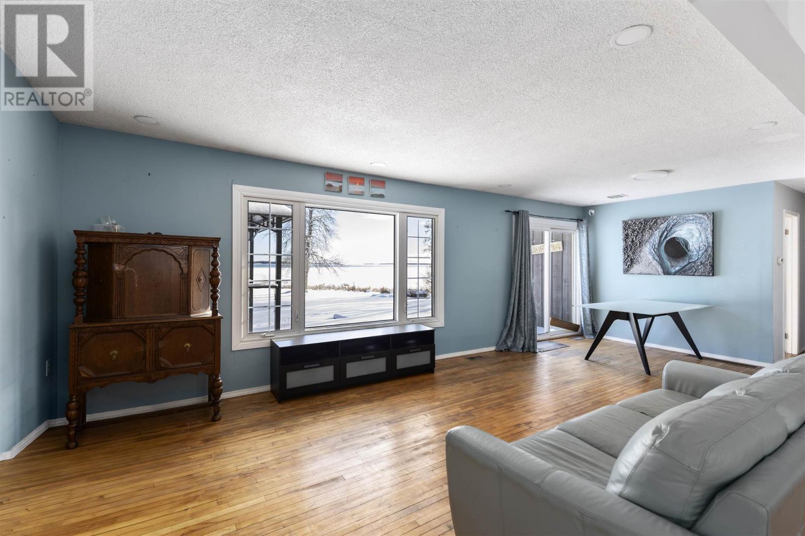 3 Hecla St, Bruce Mines, ON - Indoor Photo Showing Living Room
