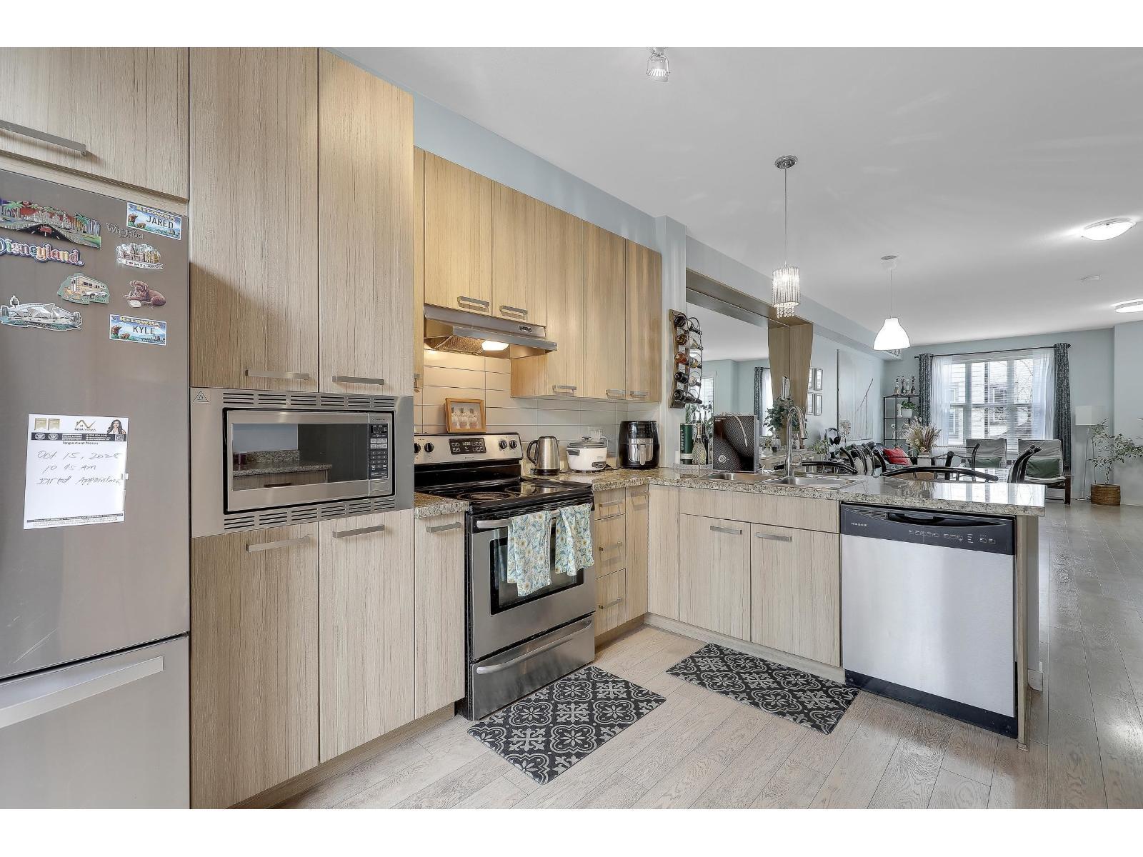 68 14838 61 Avenue, Surrey, BC - Indoor Photo Showing Kitchen
