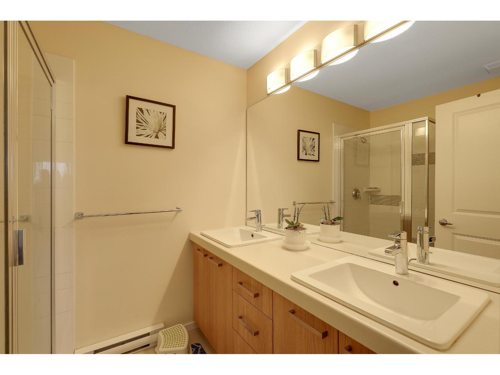 68 14838 61 Avenue, Surrey, BC - Indoor Photo Showing Bathroom