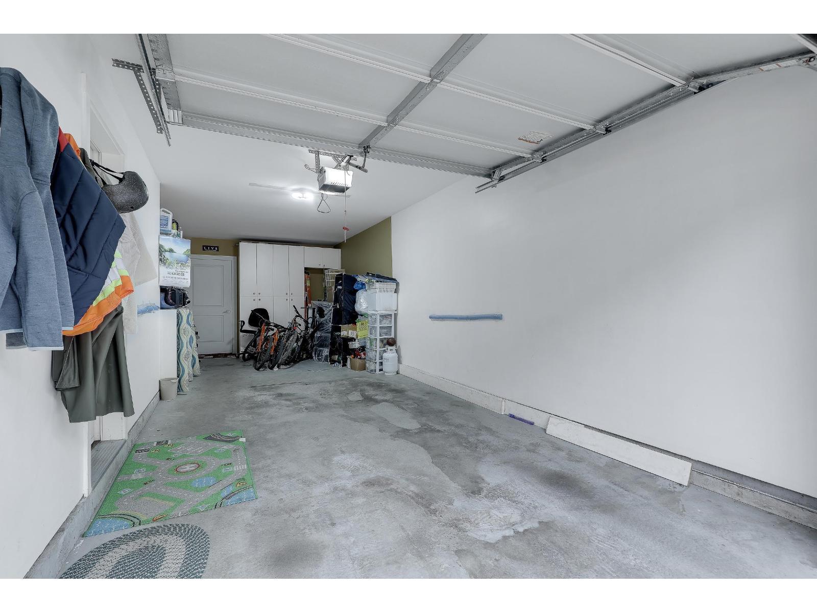 68 14838 61 Avenue, Surrey, BC - Indoor Photo Showing Garage