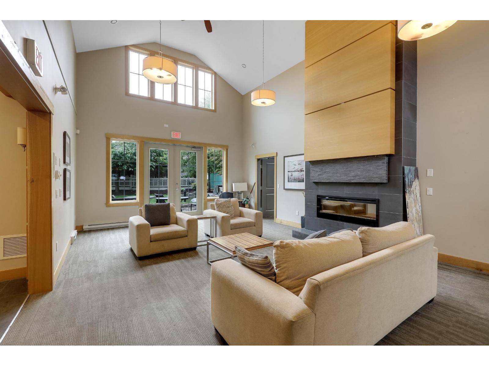 68 14838 61 Avenue, Surrey, BC - Indoor Photo Showing Living Room With Fireplace