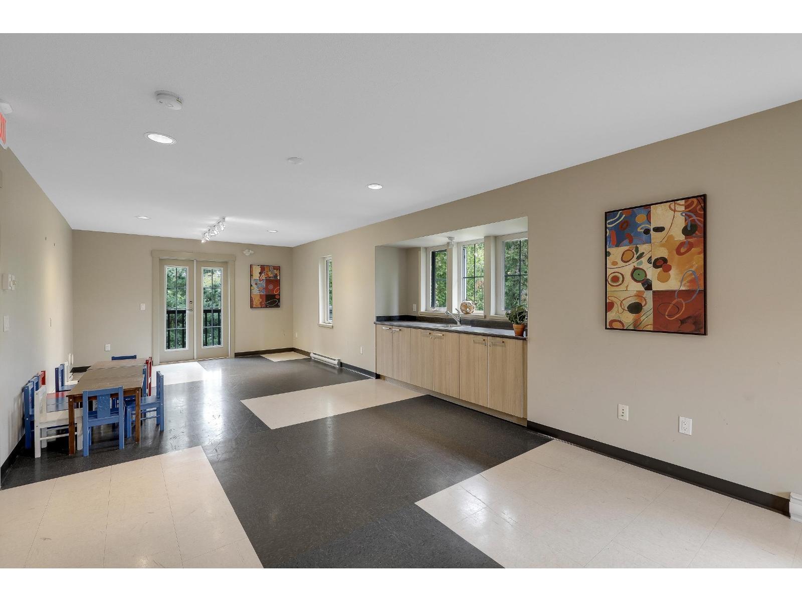 68 14838 61 Avenue, Surrey, BC - Indoor Photo Showing Other Room