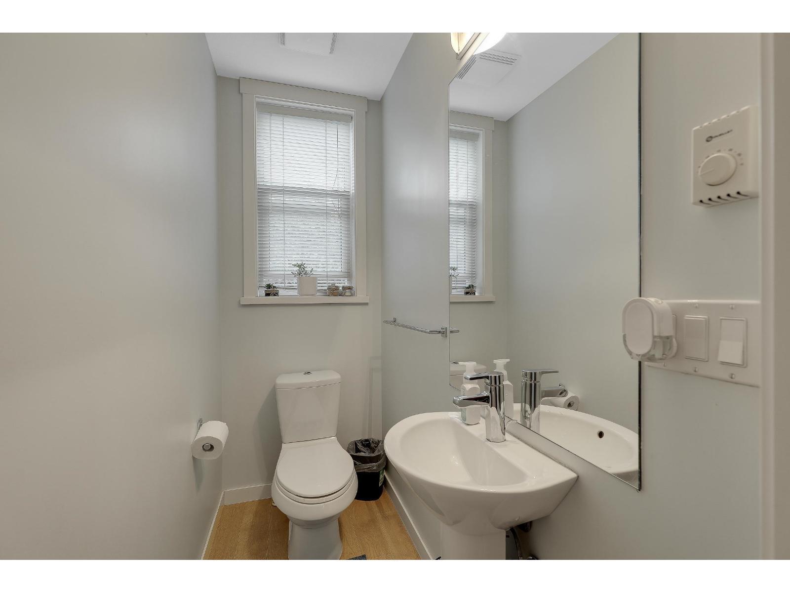 68 14838 61 Avenue, Surrey, BC - Indoor Photo Showing Bathroom